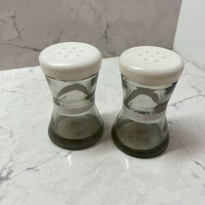 Vintage Clear Glass Salt &‎ Pepper Shakers With White Plastic Caps
